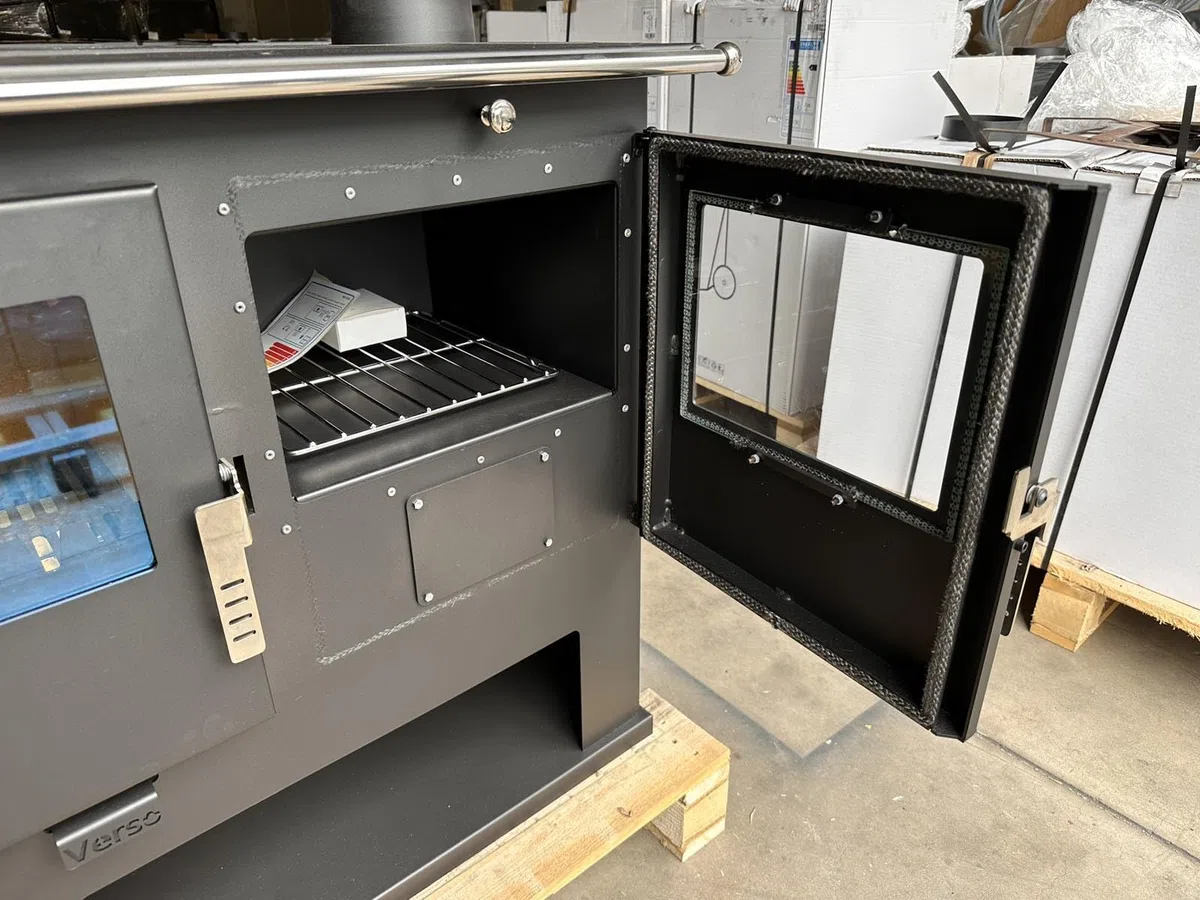 Verso Cs Fornello a combustione a legna - 7,7 kW Forno da cucina potente con un tocco tradizionale ed efficienza moderna, nero