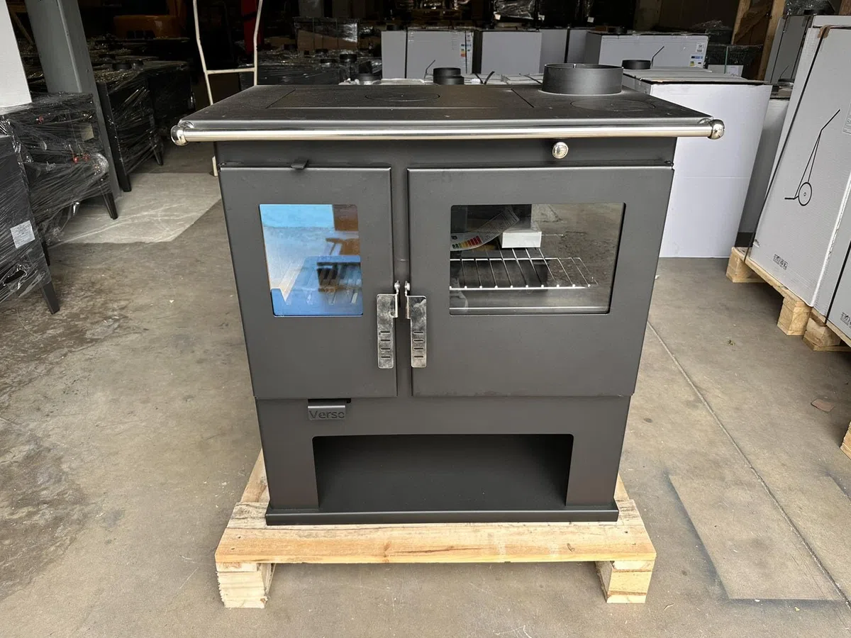 Verso Cs Fornello a combustione a legna - 7,7 kW Forno da cucina potente con un tocco tradizionale ed efficienza moderna, nero