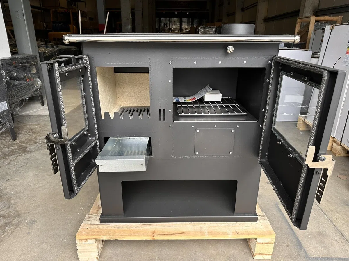 Verso Cs Fornello a combustione a legna - 7,7 kW Forno da cucina potente con un tocco tradizionale ed efficienza moderna, nero