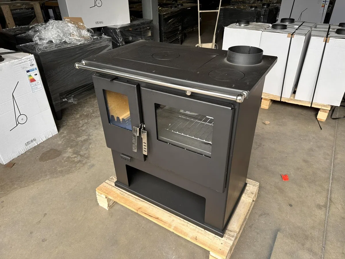 Verso Cs Fornello a combustione a legna - 7,7 kW Forno da cucina potente con un tocco tradizionale ed efficienza moderna, nero